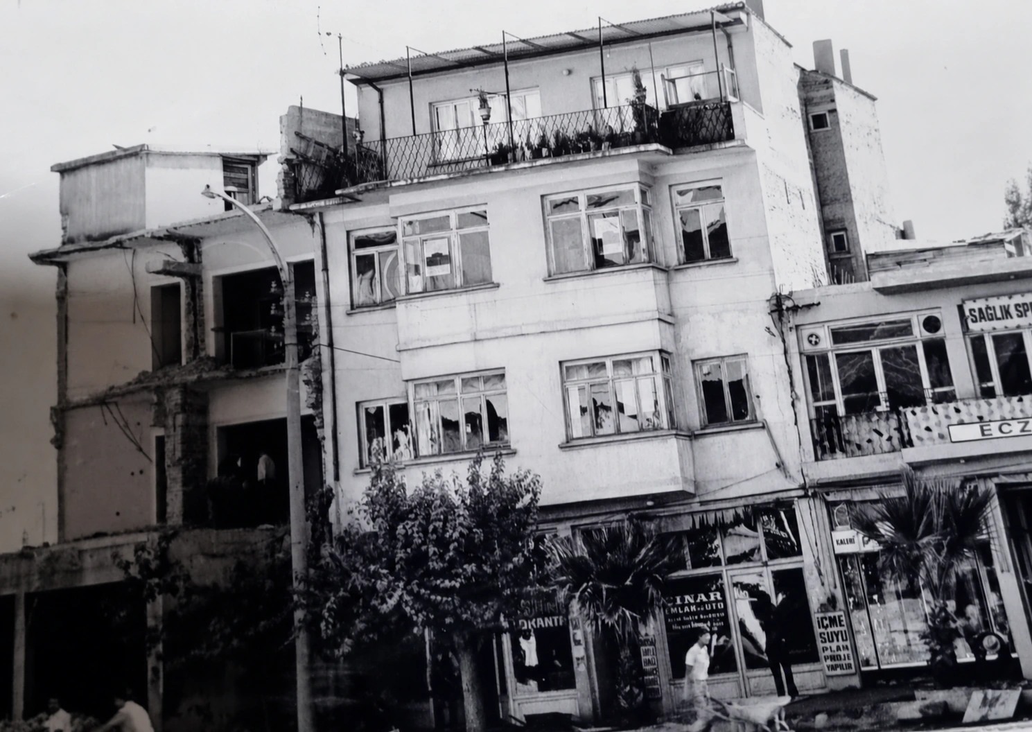 Aile arşivinden eski lokantanın fotoğrafı